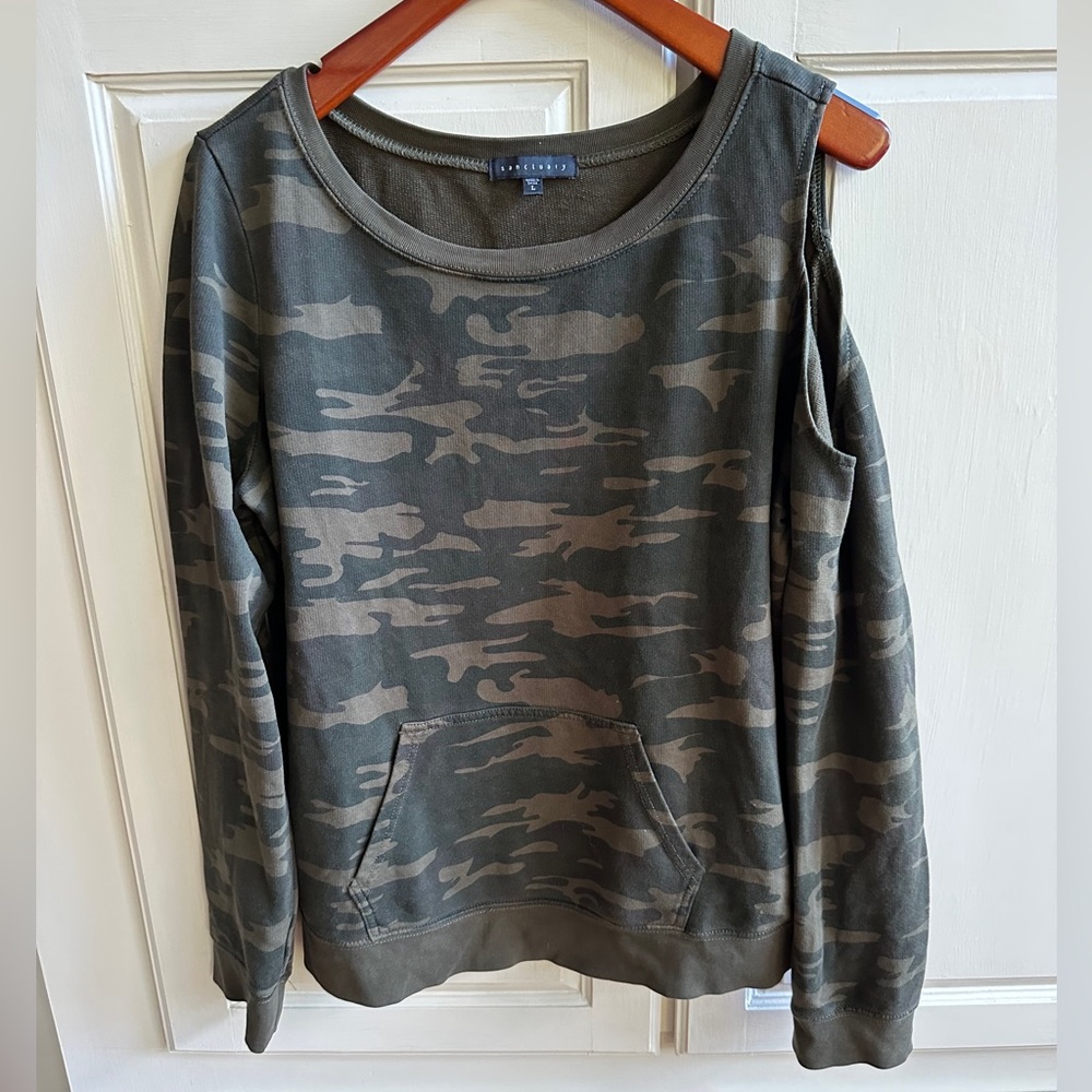 Sanctuary Camo Scoop Neck Sweater w/ Pocket & Open Left Shoulder Size L
